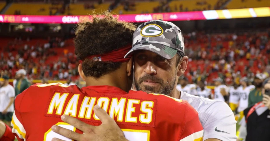 Arrowheadlines: Analyst compares Aaron Rodgers and Patrick Mahomes’ prime