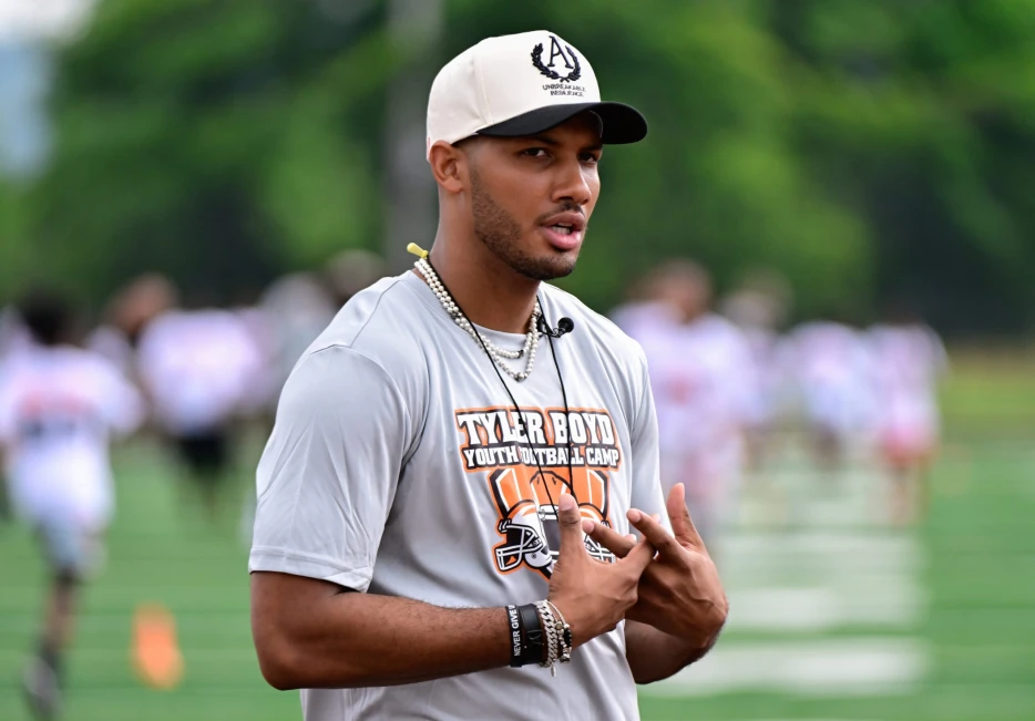 Report: Steelers Have Communicated with Tyler Boyd This Offseason