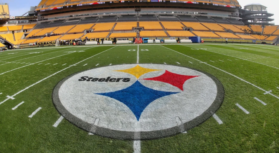 The Football World Is Sending Prayers After Former NFL Star Tragically Dies