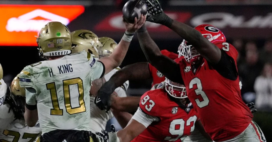 Chargers add to LB room with Georgia playmaker in new 2026 mock draft