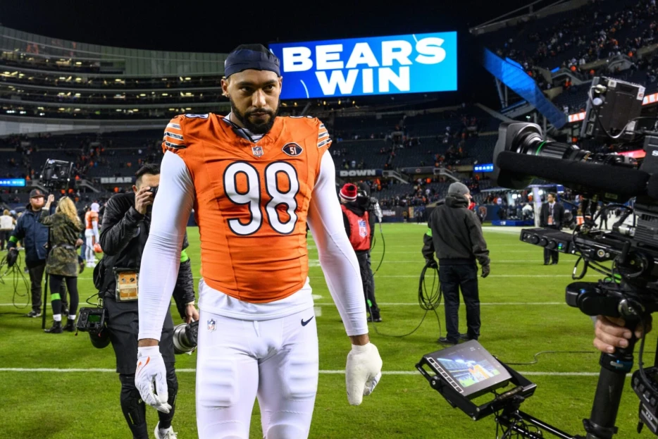 NFC Notes: Jack Campbell, Montez Sweat, Bears, Lions, Packers