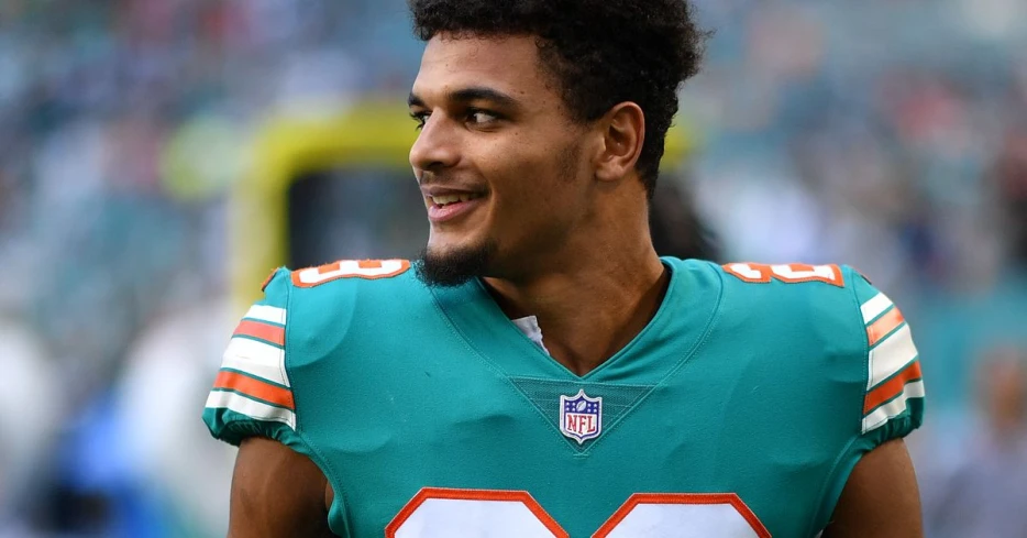 SB Nation Reacts: Grade the Dolphins’ two trades; Where do the Dolphins finish AFC East?