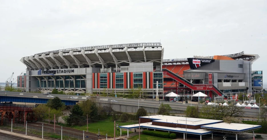 Wednesday’s Daily Dawg Chow: Stadium moves forward, WNBA team, Deshaun Watson update and mistakes