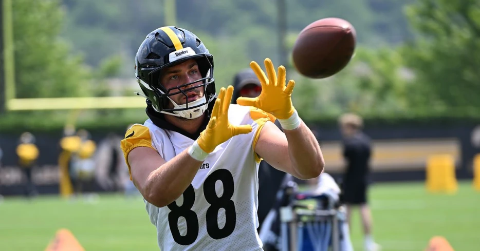 Let’s talk Steelers: Who will have the bigger 2025: Pat Freiermuth or Jonnu Smith?