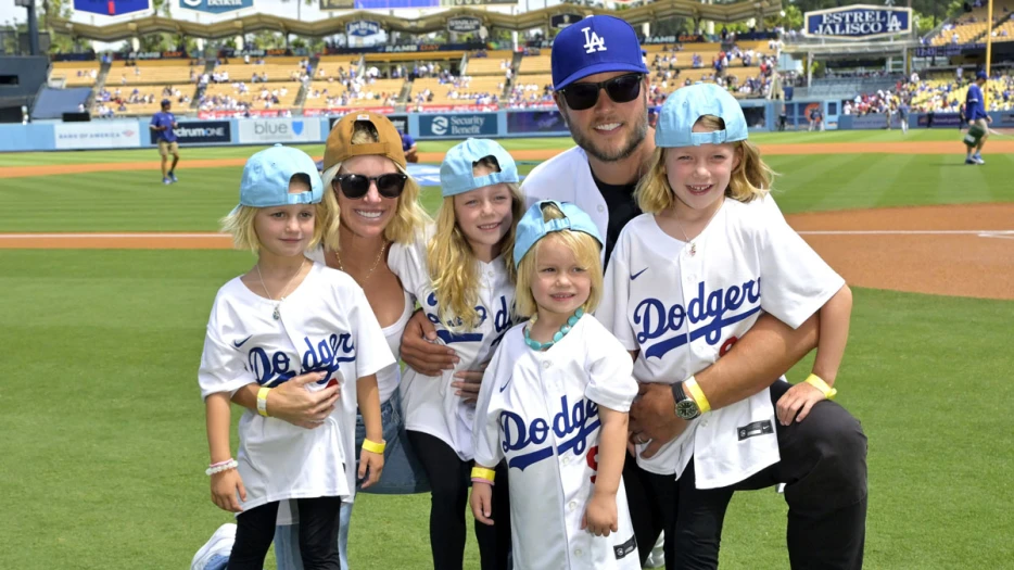 Rams news: Los Angeles sends message to Clayton Kershaw after 3,000K milestone