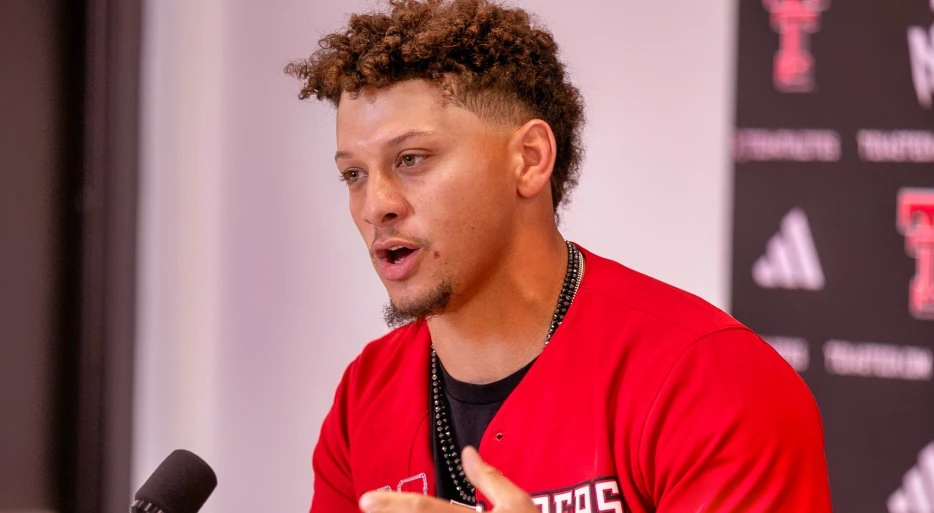 “No Wonder He Has A Dad Bod”: Social Media Tees Off On Patrick Mahomes After His Odd Addiction Leaks Online
