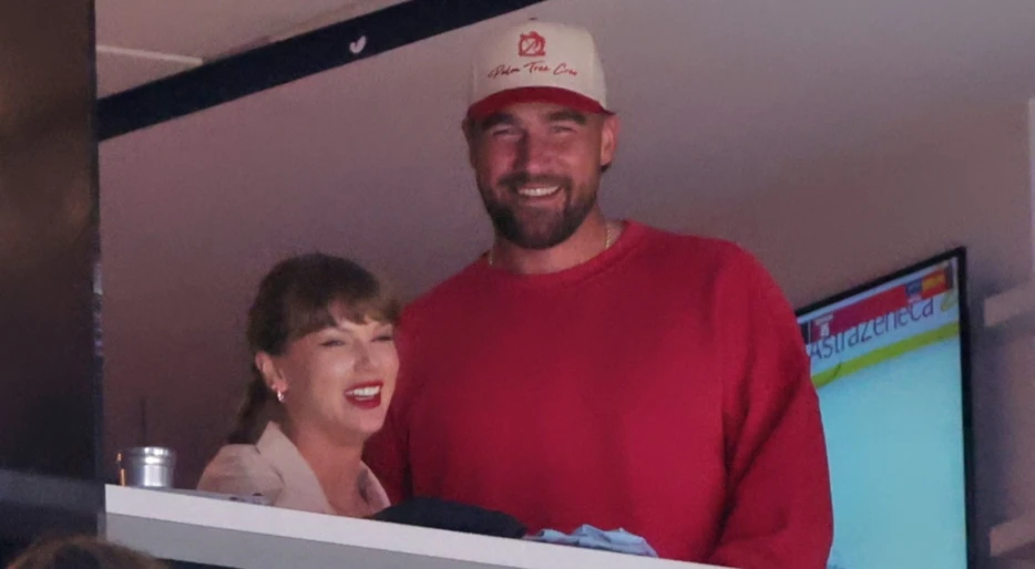 REPORT: Details Emerge On Travis Kelce’s “Special” Gesture For Taylor Swift During Her Significant Career Controversy