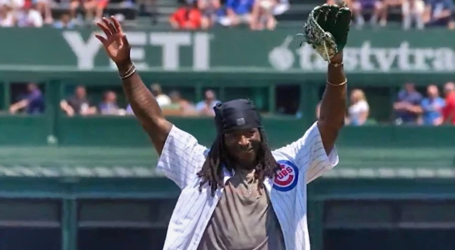 Saints RB Alvin Kamara Threw Out One Of The Worst First Pitches Ever, Was So Bad He Needed A Redo
