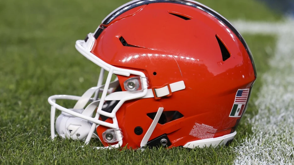Browns sign OL Jackson Barton, waive OL Justin Osborne