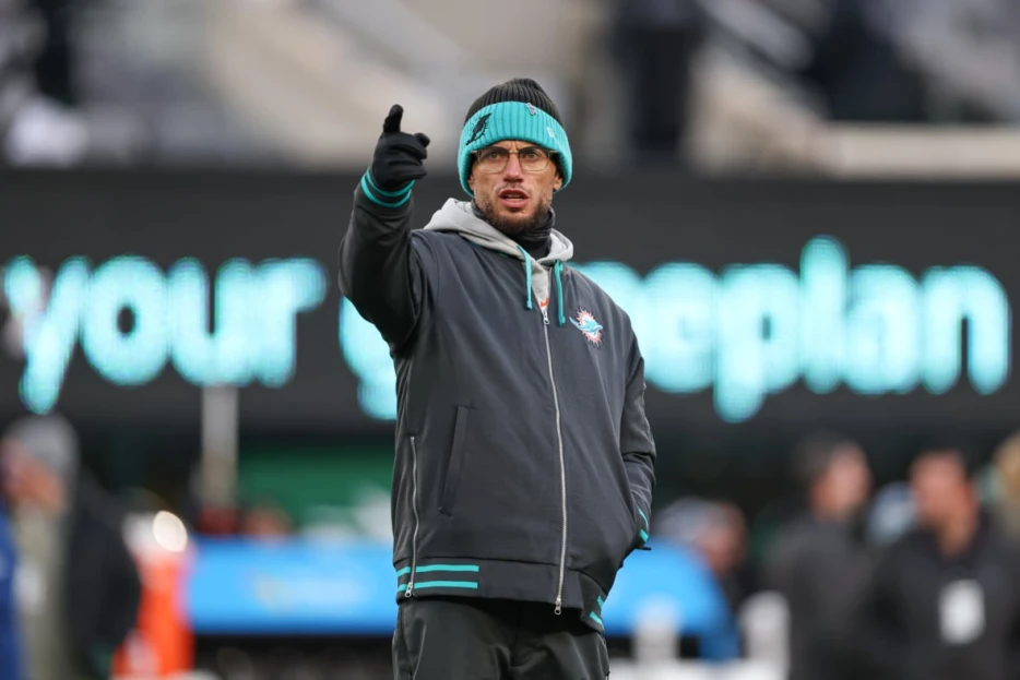 2x Super Bowl champion rips Miami Dolphins, calls coach Mike McDaniel a ‘pushover’