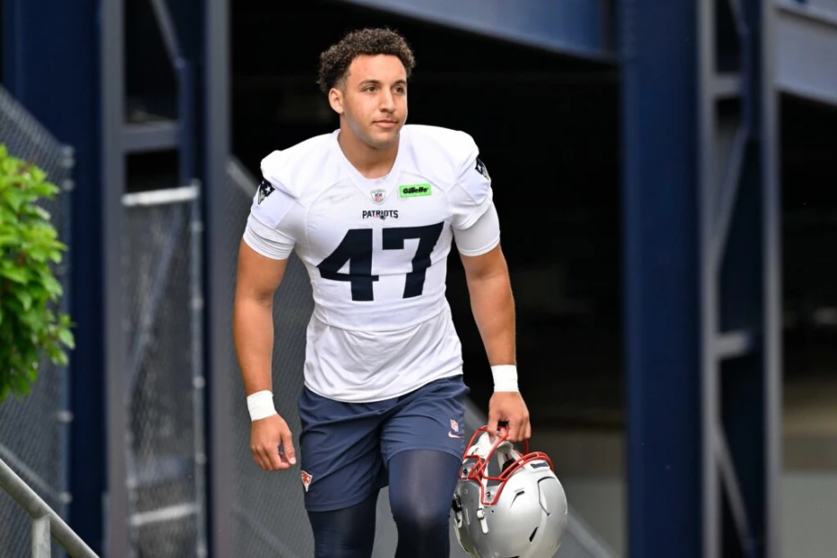 Patriots Felt Need To Lock Down LS Julian Ashby In Draft