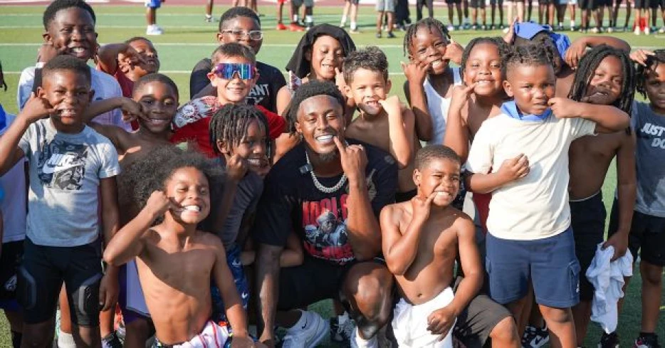 Saints CB Kool-Aid McKinstry hosts 1st annual youth football camp