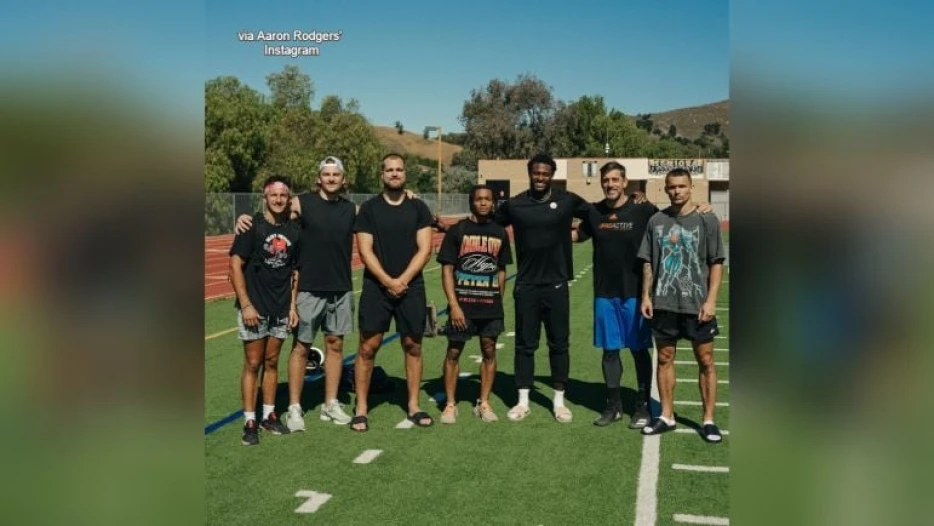 Watch: Video Montage Of Aaron Rodgers’ Practice With Steelers Teammates