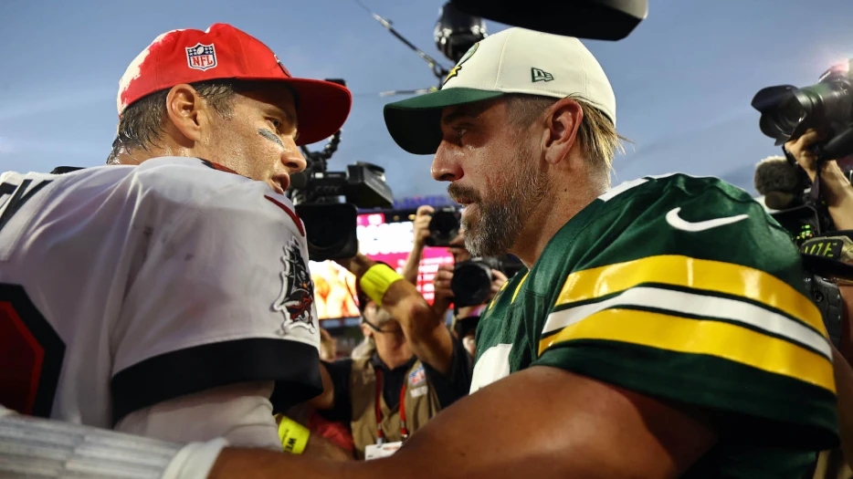 Julian Edelman Cooks How Aaron Rodgers Is Handling His Final Season Compared To Tom Brady