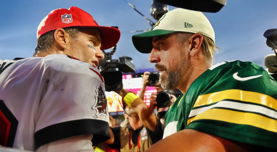 Julian Edelman Ends Aaron Rodgers’ Legacy with Bold Tom Brady Comparison