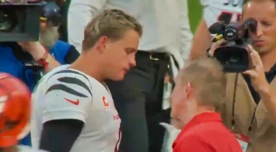 NFL Fans Had Plenty To Say After Netflix’s Mic’d Up Cameras Caught Chiefs DC Steve Spagnuolo’s “Disrespectful” Comment Towards Joe Burrow During Postgame Handshake