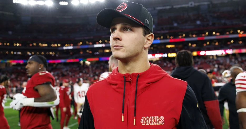 Which 49ers player has a chance to win a season award in 2025?