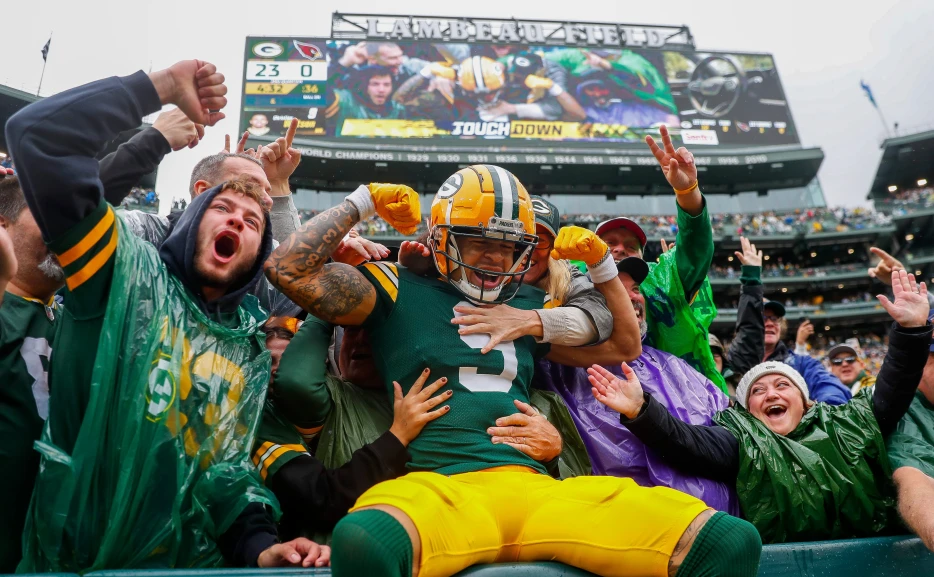 Packers offering fans tickets with artistic contest