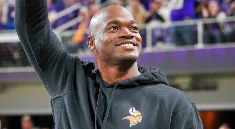 NFL Legend Adrian Peterson’s Stunning Career Pivot to a Wildly Different Sport Shocks Fans