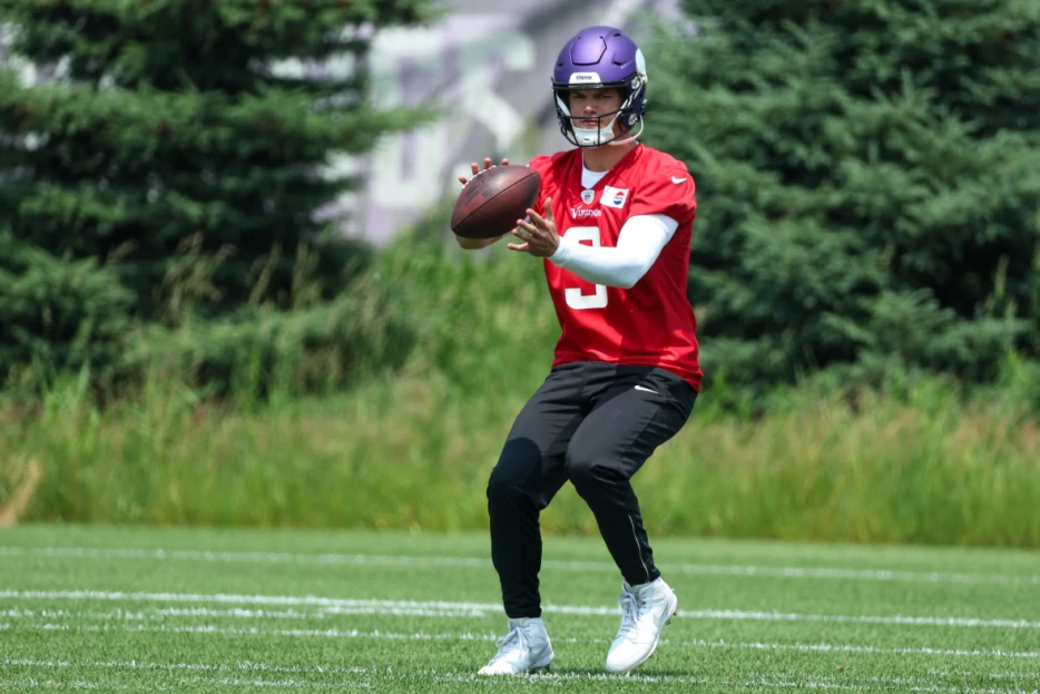 NFL analyst boldy claims JJ McCarthy will be an ‘upgrade’ for Vikings over Pro Bowler Sam Darnold