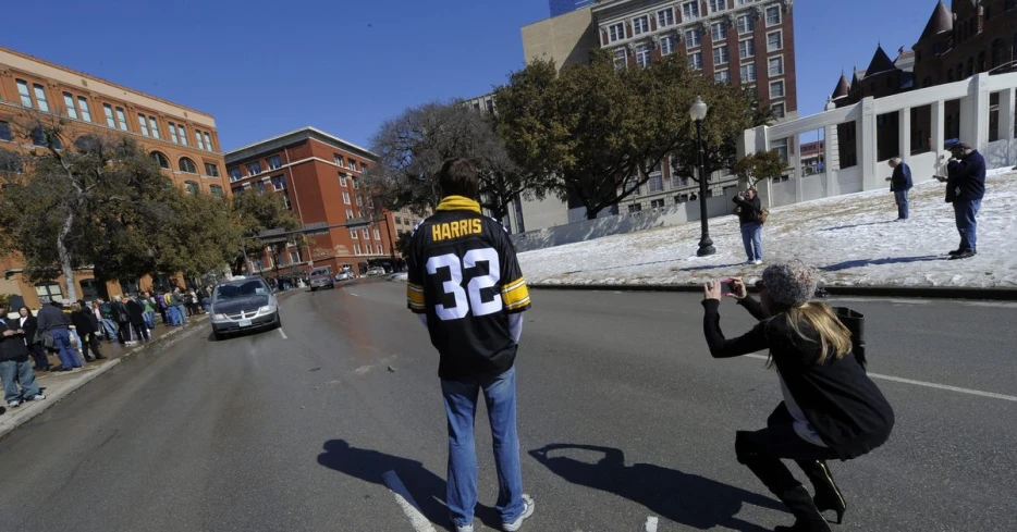 Saturday Night Open Thread Offseason Week 22: Choose your own adventure!