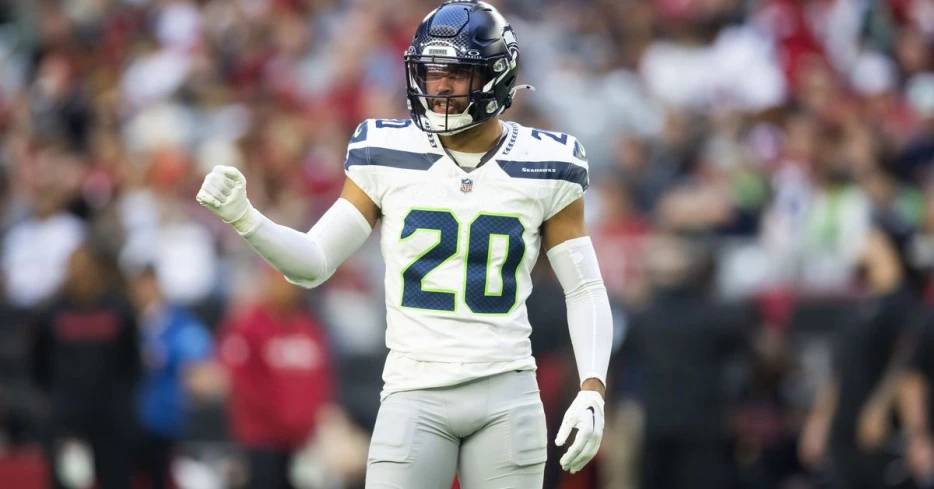 Pre-Snap Reads 7/13: What are you expecting from Julian Love in 2025?
