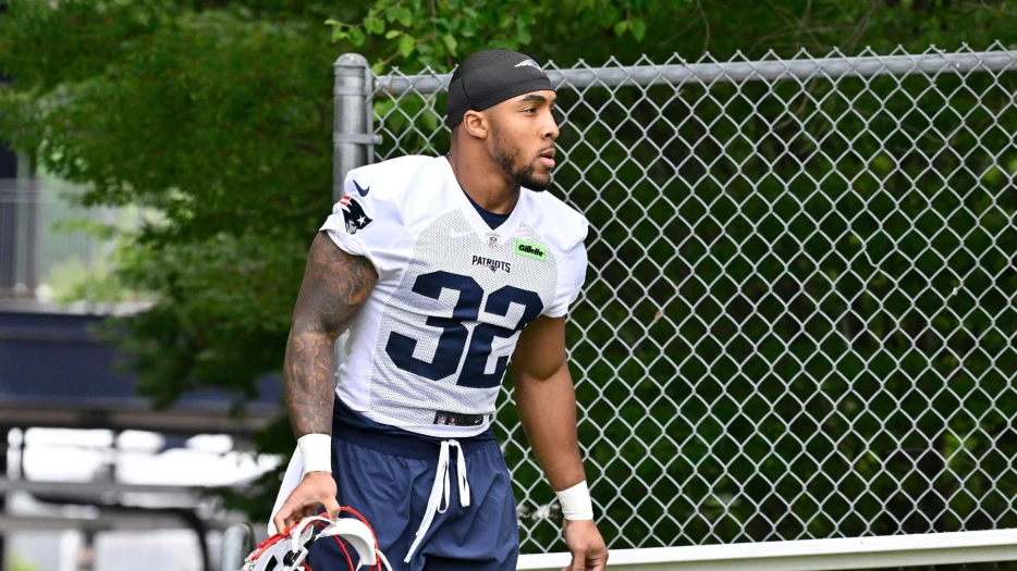 Contract Questions Linger For Patriots’ TreVeyon Henderson As Chargers Rookie Officially Holds Out