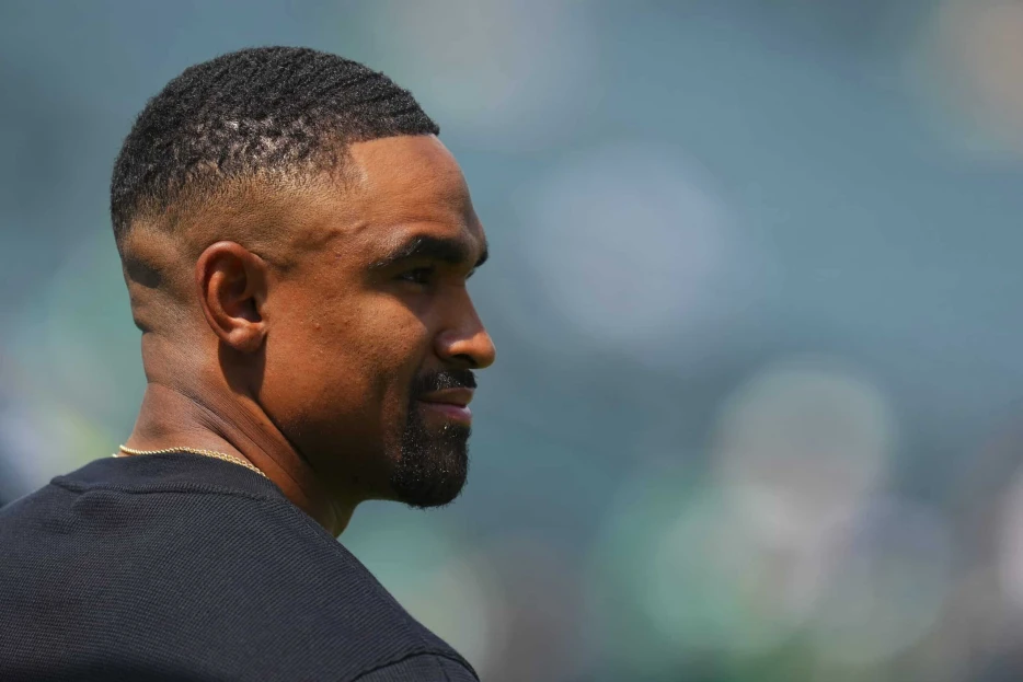 Jalen Hurts Seen Hanging Out With NBA Legend