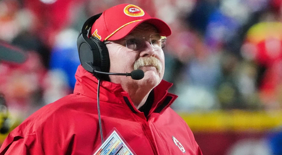 PHOTOS: Sleek NFL Coaches’ 2025 Headsets Leak Online in Stunning Reveal