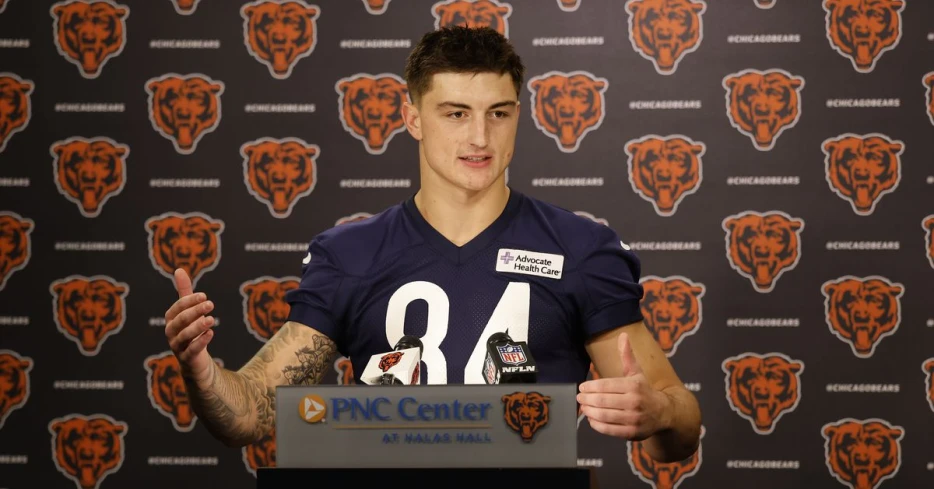 Bears TE Colston Loveland Gives Shoulder Injury Update, Training Camp Status
