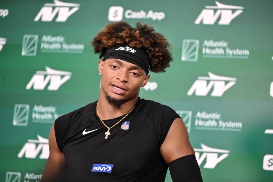 Justin Fields put on intriguing MVP watch ahead of first season with Jets