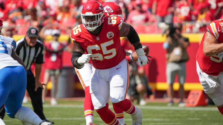 Patrick Mahomes reacts to Trey Smith’s $94 million Chiefs extension