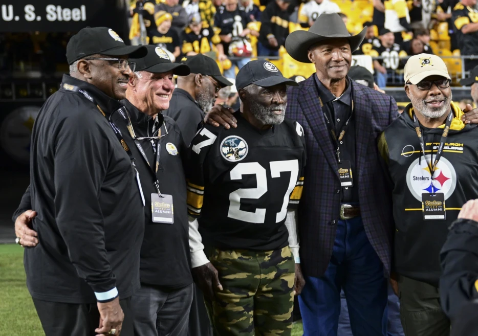 Steelers Legend Rips Through Workout at 77