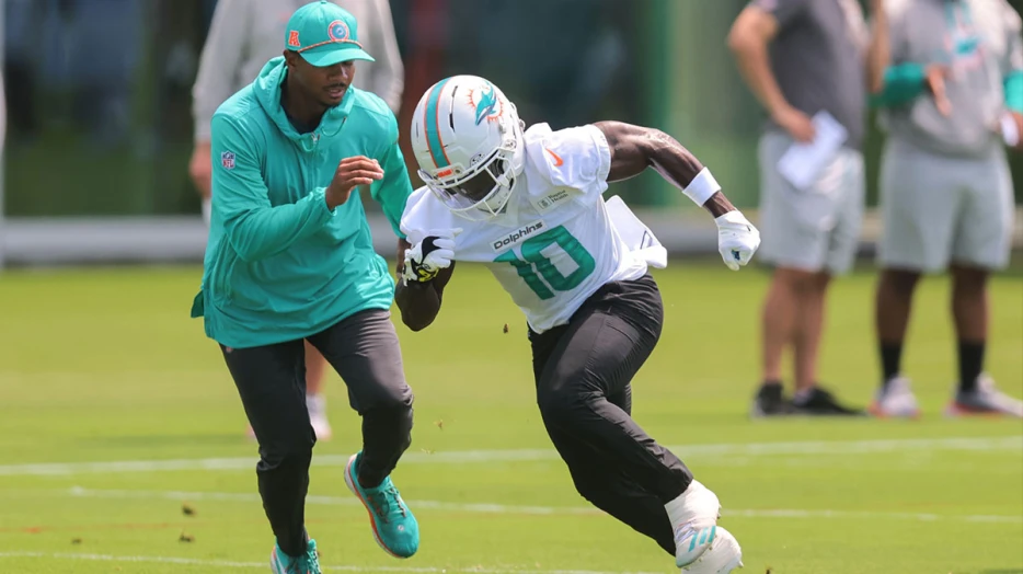 Dolphins’ Tyreek Hill still ranks No. 3 on ESPN despite worst season since 2017