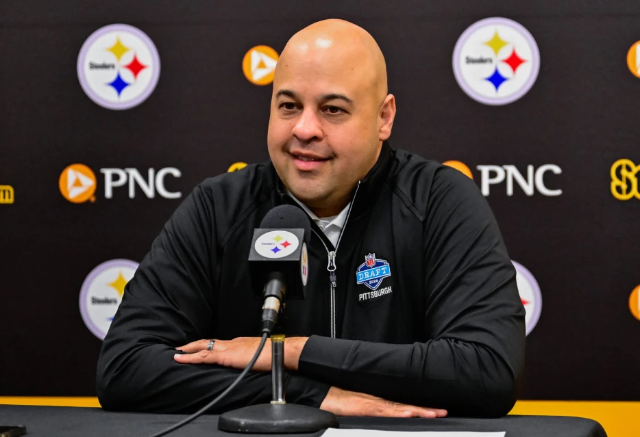 Insider Claims Steelers Not Done Adding to Roster