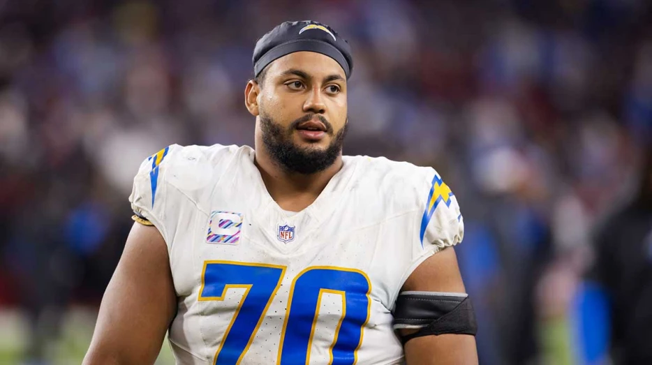 Rashawn Slater reports to Chargers camp amid contract negotiations