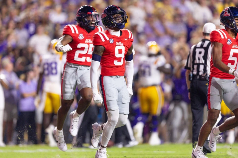 Commanders Sign Second-Round CB Trey Amos