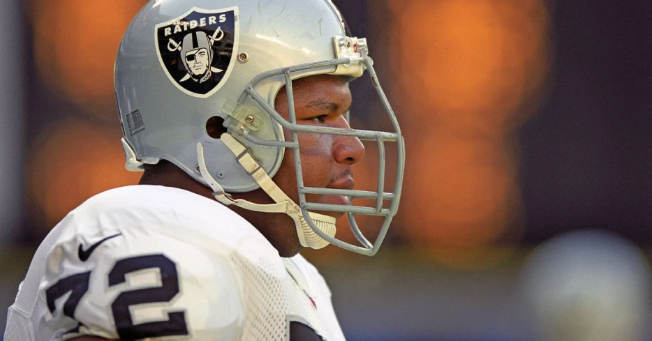 Kennedy, Walker or Eluemunor for Raiders’ right guard on 2000s All-Quarter Century Team?