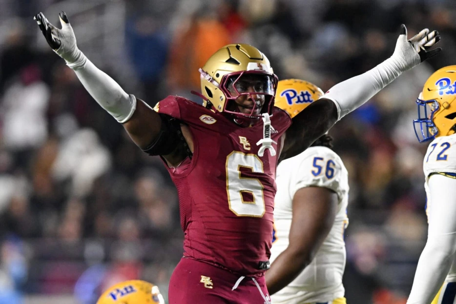 Cowboys Sign Second-Round CB Donovan Ezeiruaku