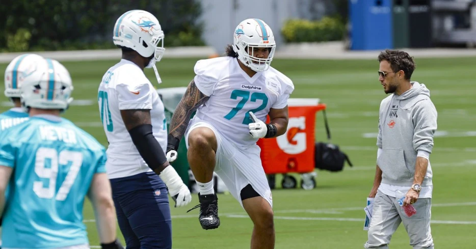 Dolphins agree to terms with Jonah Savaiinaea completing 2025 rookie class