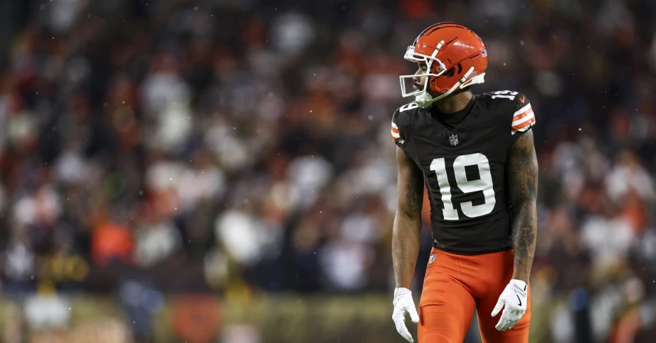Saturday Dawg Chow (7/19): WR salaries, a missing rookie, memorable games against the Titans, and more!