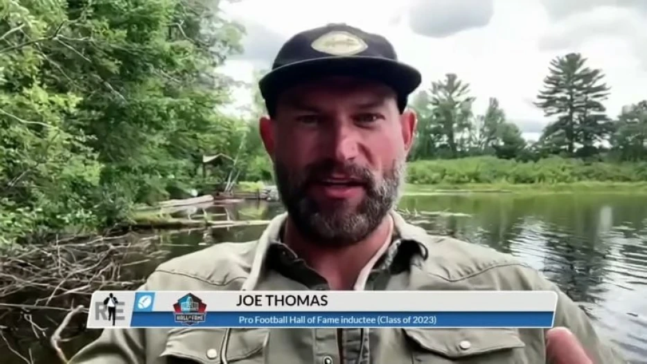 Browns Hall Of Famer Joe Thomas Thinks Aaron Rodgers Must ‘Humble Himself’ To Earn Locker Room Respect