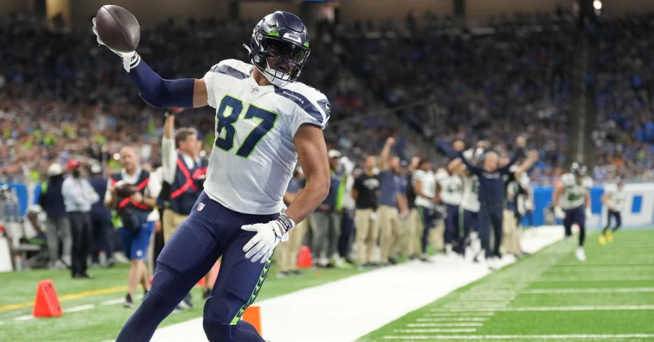 Seahawks release starting tight end Noah Fant