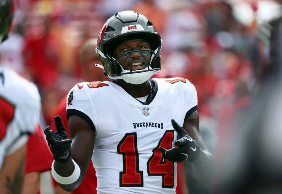 Buccaneers WR Chris Godwin To Miss Start Of Training Camp To Rehab Ankle