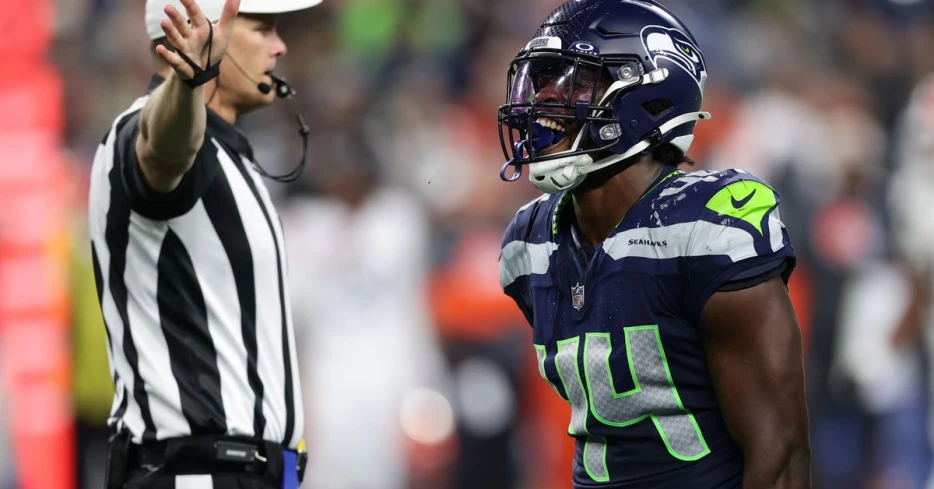 Pre-Snap Reads 7/21: Jamie Sheriff, the Seahawks roster, and an open LB room