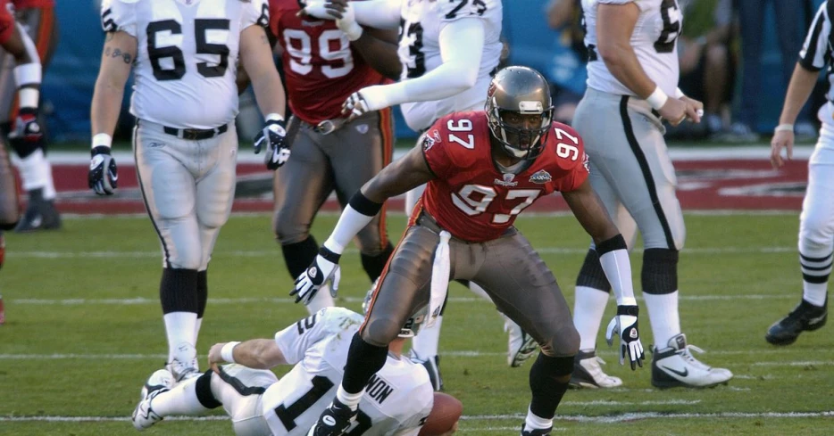 Buccaneers Quarter Century Team: Defensive Ends