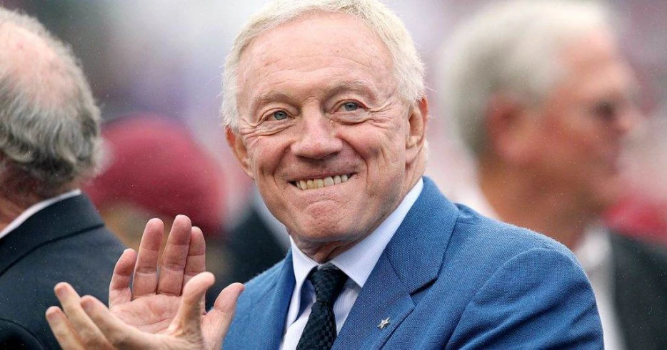 Jerry Jones throws shade at own players during 1st camp interview