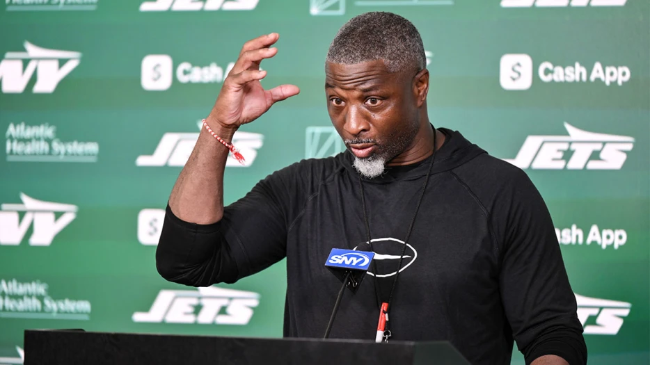 Jets fly through snazzy new locker room