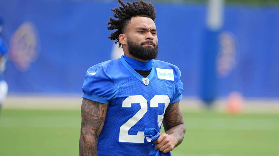 Kyren Williams’ 2-word training camp intro on scooter amid Rams contract talks