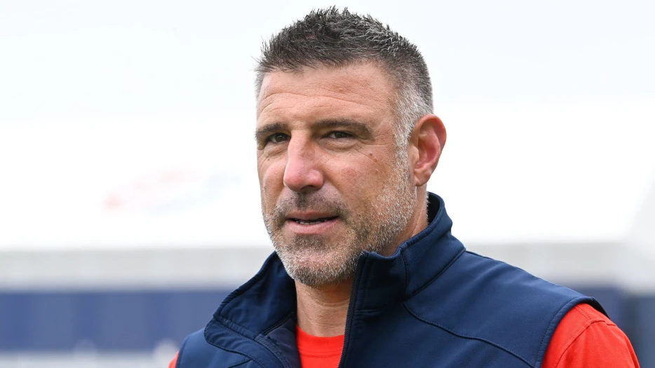 Mike Vrabel Roasts Reporter After Patriots Report For Training Camp